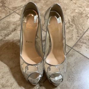 Cute floral outlined heels